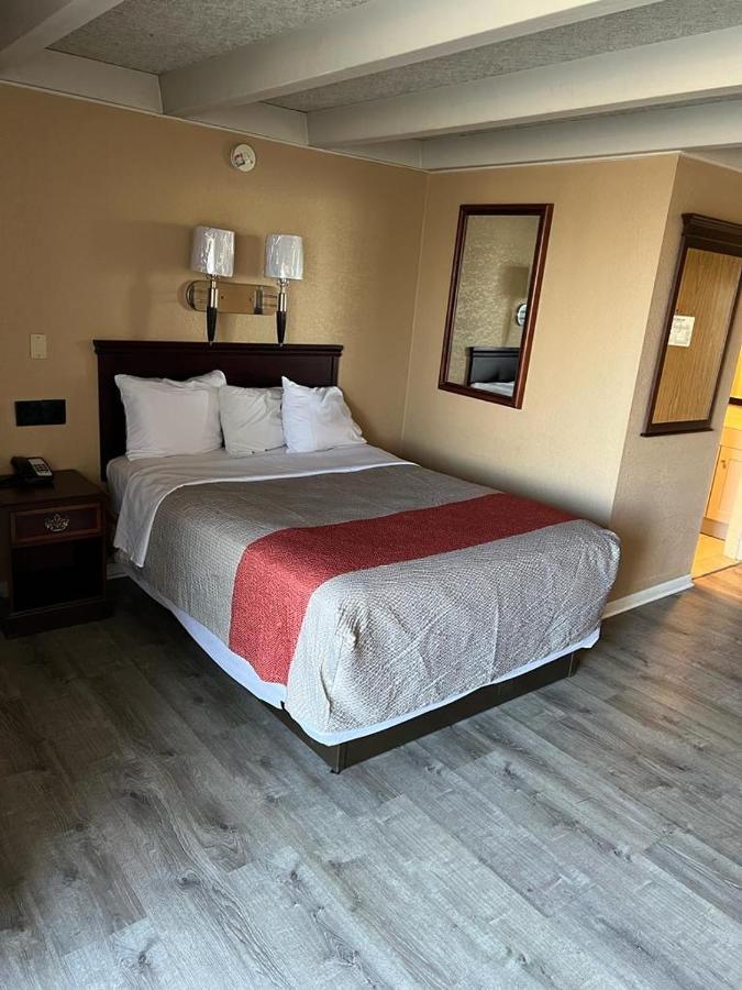 Hotel Weston Rfd Rockford Bagian luar foto