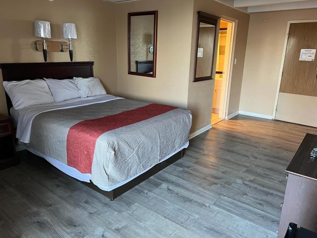 Hotel Weston Rfd Rockford Bagian luar foto