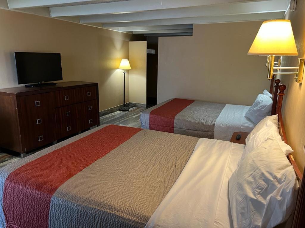 Hotel Weston Rfd Rockford Bagian luar foto