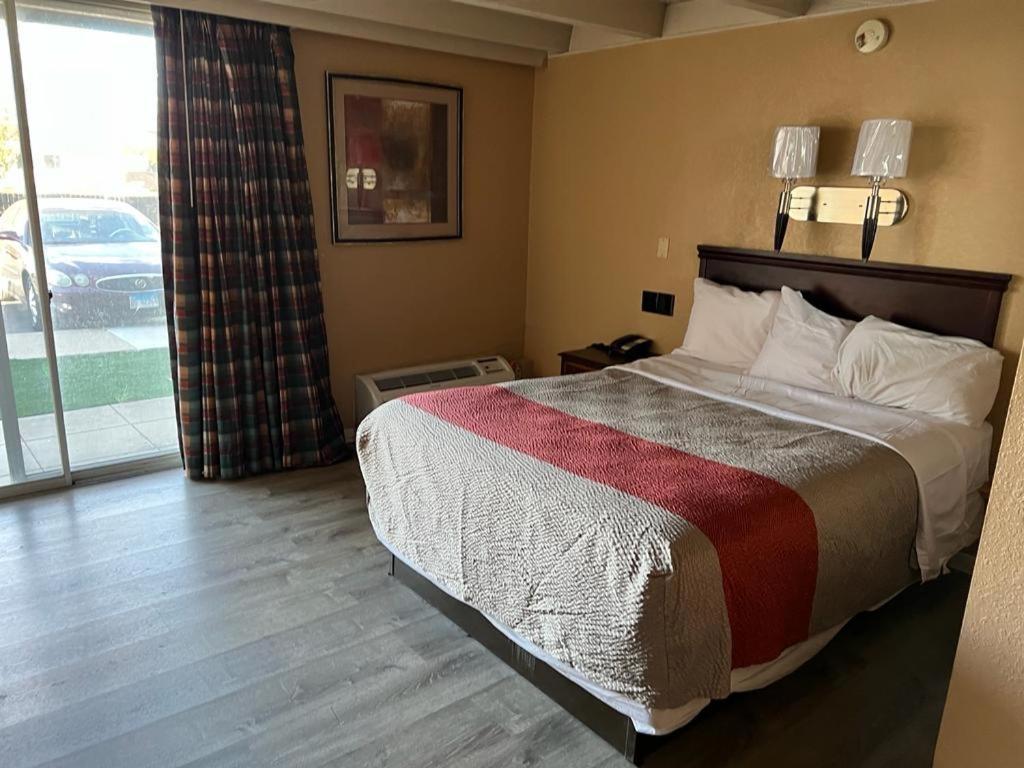 Hotel Weston Rfd Rockford Bagian luar foto